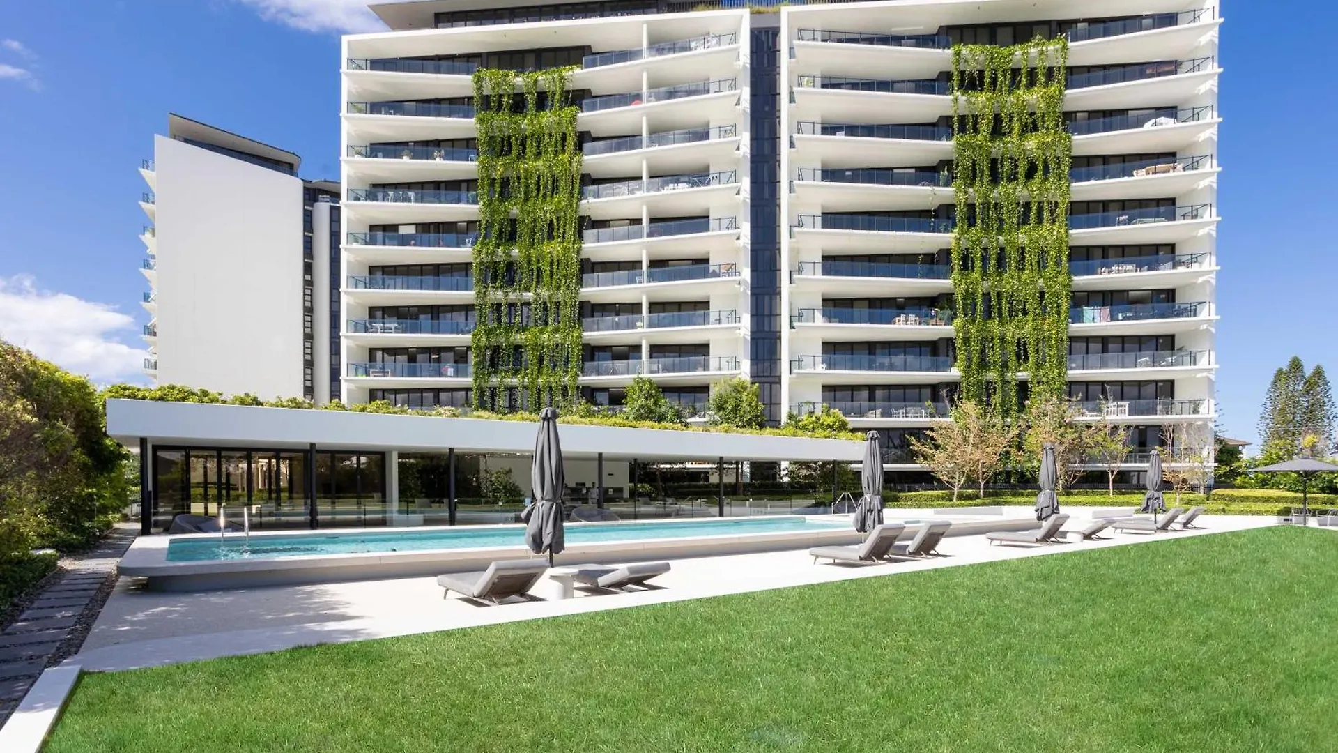Luxe Oceanview Apartment In Palm Beach Gold Coast
