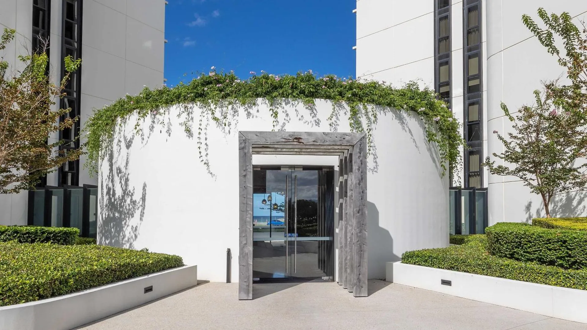 Luxe Oceanview Apartment In Palm Beach Gold Coast
