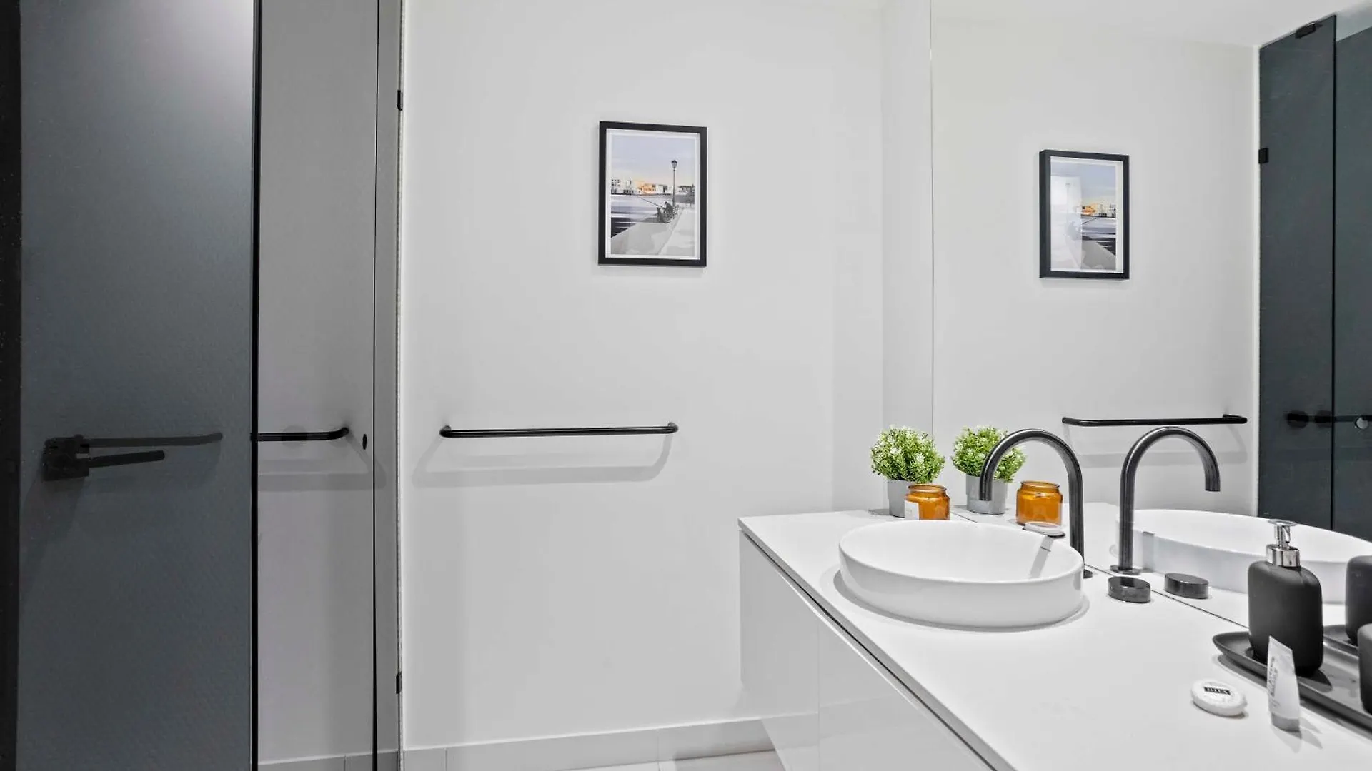 Luxe Oceanview Apartment In Palm Beach Gold Coast