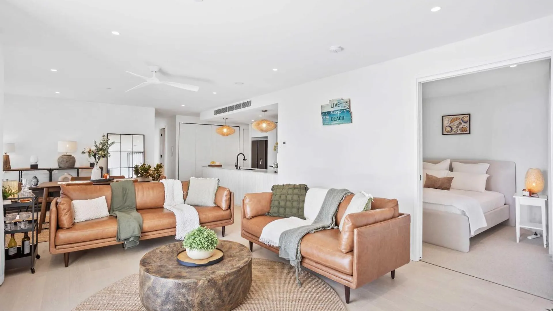 Luxe Oceanview Apartment In Palm Beach Gold Coast Australia