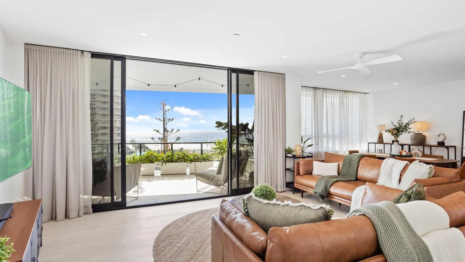 Luxe Oceanview Apartment In Palm Beach Gold Coast