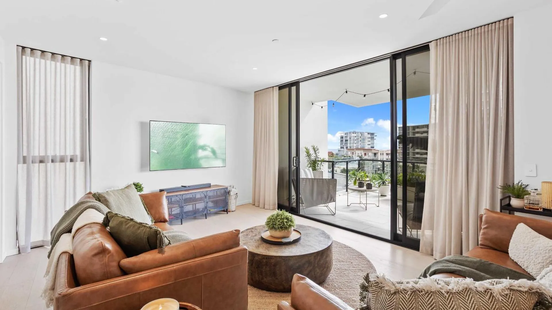 Luxe Oceanview Apartment In Palm Beach Gold Coast Australia