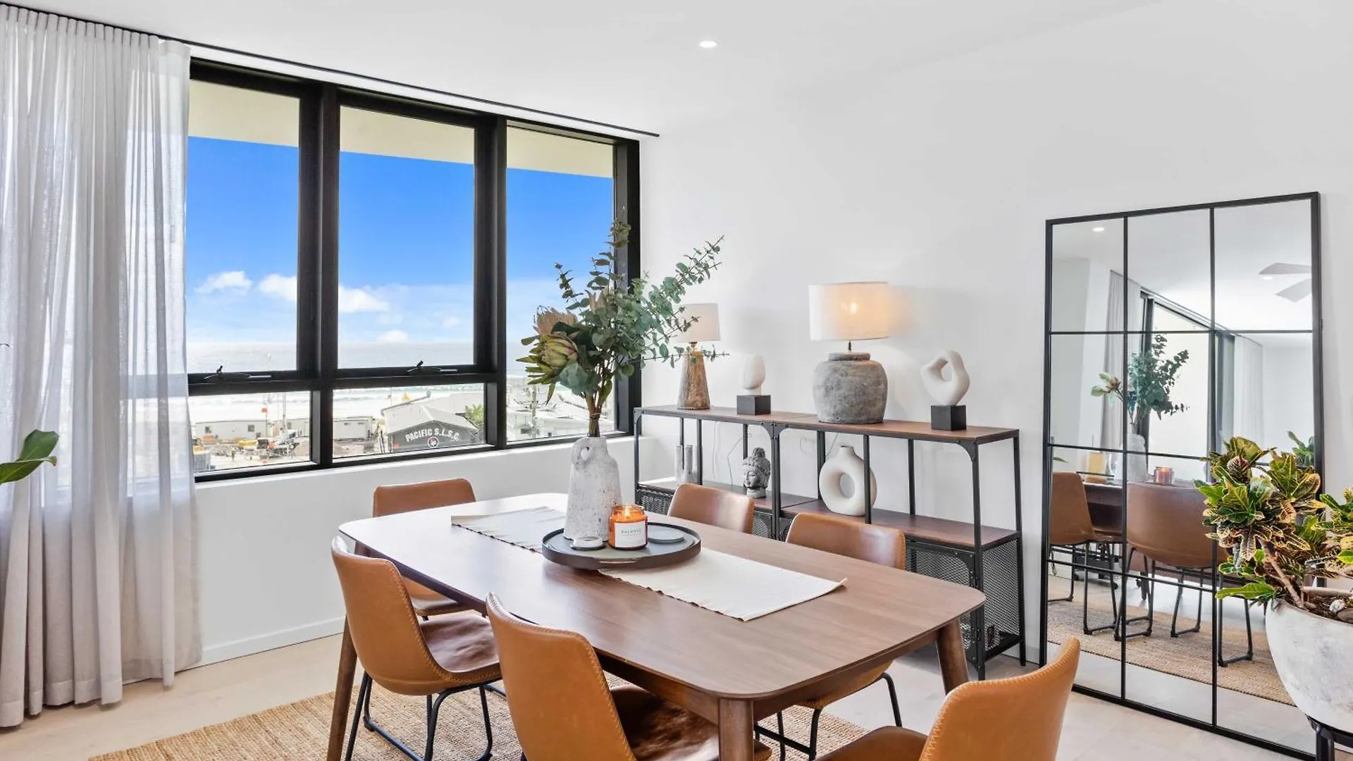 Luxe Oceanview Apartment In Palm Beach Gold Coast